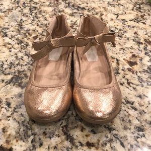 Girls Kenneth Cole Rose Bow flats. Size 4 1/2